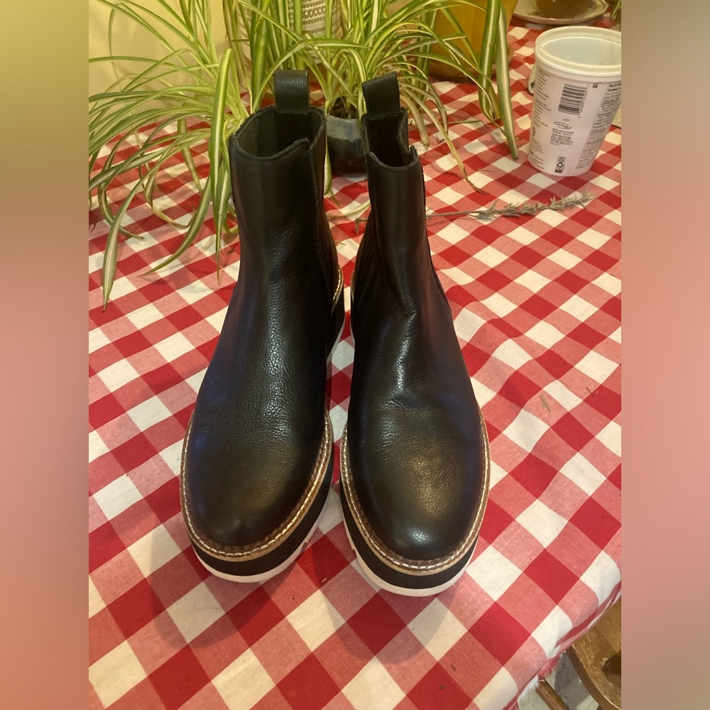Platform ankle boots. Size 8.5
